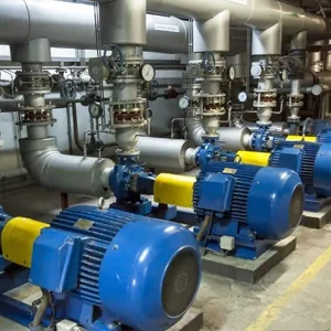 Sistema de bombeo industrial con bombas de presión para distribución de agua