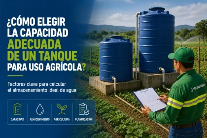 Técnico evaluando diferentes capacidades de tanques de agua para uso agrícola en una finca con sistema de riego