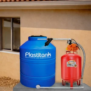 instalación de sistema hidroneumático con tanque de agua y bomba en vivienda
